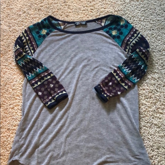 Papermoon Tops - A mid long shirt with cool designs Papermoon Tops - A mid long shirt with cool designs